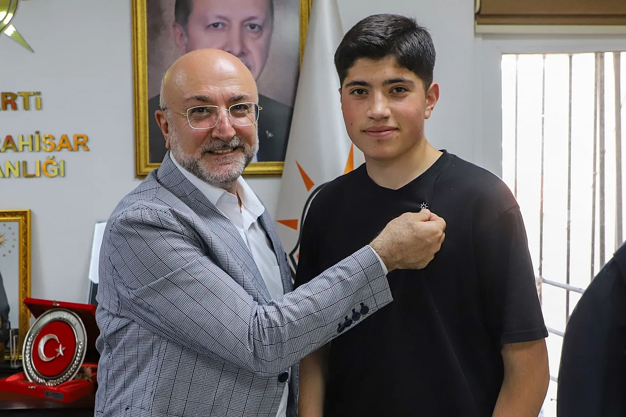 AK Parti'de Üye Kayıtlarına Devam