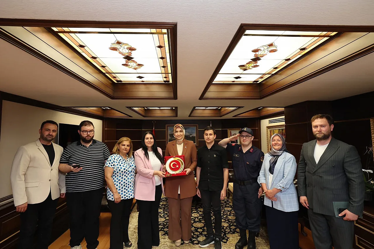Bakan Yardımcısı Yiğitbaşı, Otizimli Gençleri Makamında Ağırladı