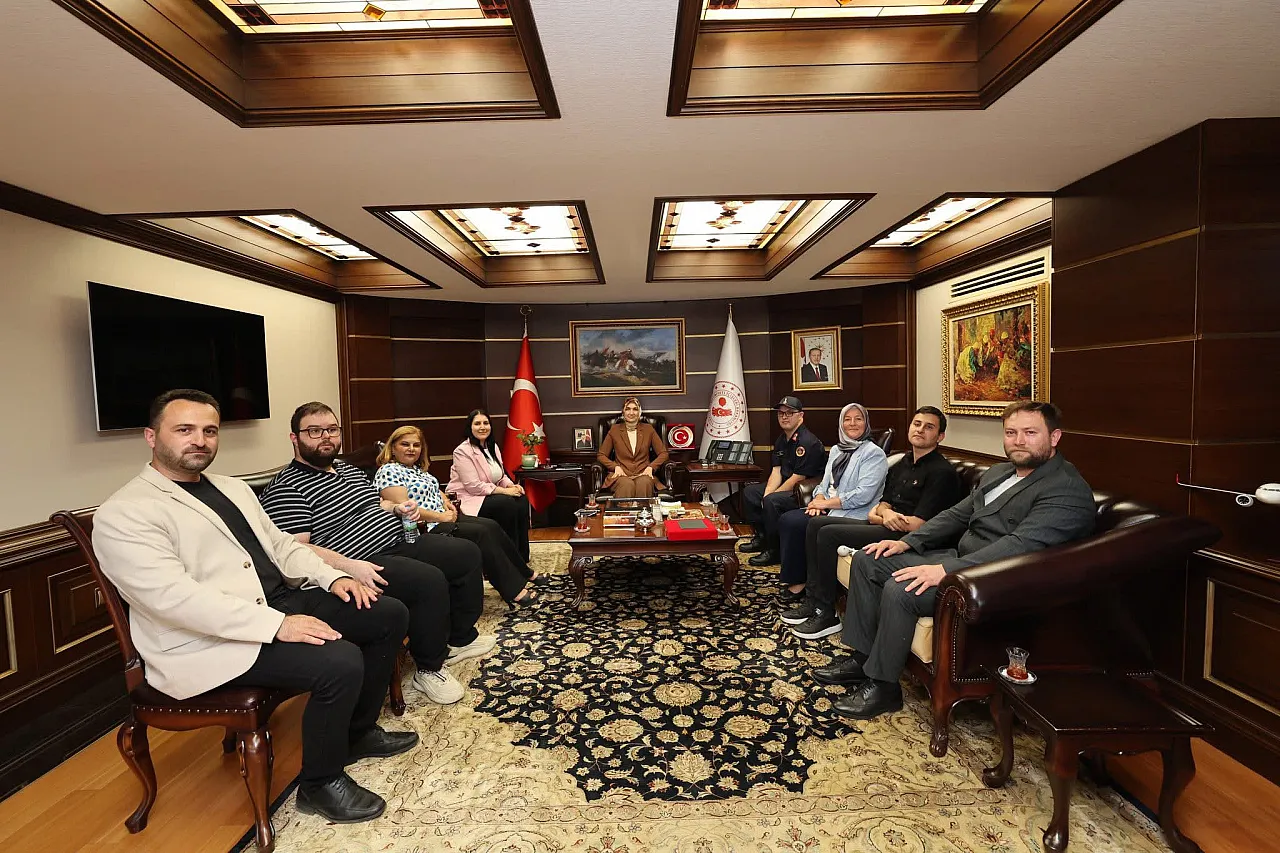 Bakan Yardımcısı Yiğitbaşı, Otizimli Gençleri Makamında Ağırladı