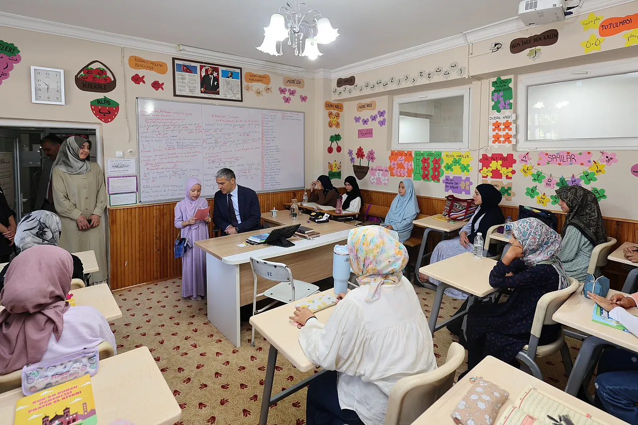 'Küçük Yaşta Edinilen Değerler Hayat Yolunu Aydınlatır'