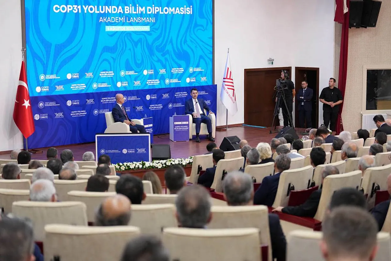 AFSÜ Rektörü, Bakan Kurum'la Akademi Lansmanında Bir Araya Geldi