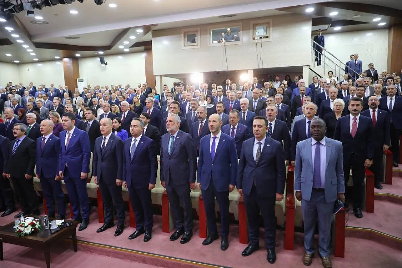 AFSÜ Rektörü, Bakan Kurum'la Akademi Lansmanında Bir Araya Geldi