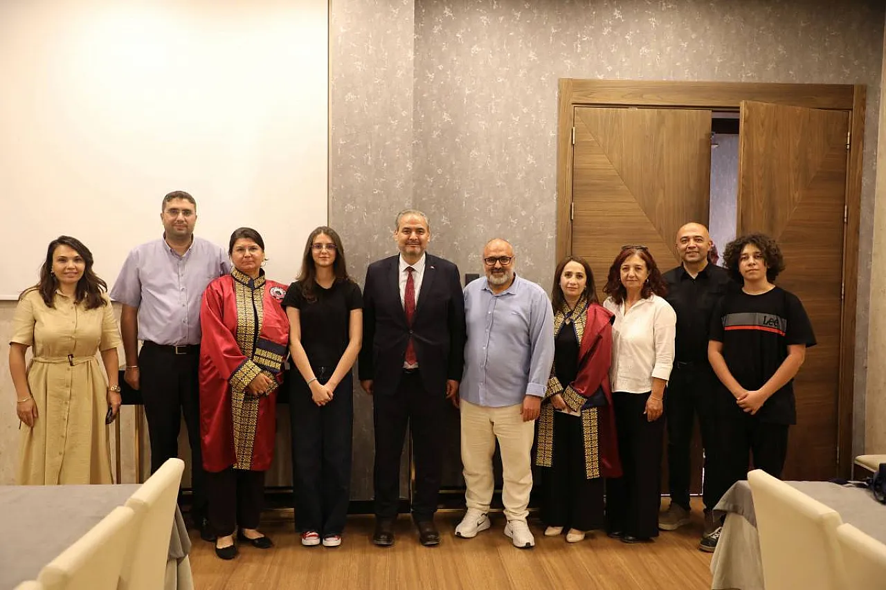AFSÜ'de Yeni Kadrolara Atanan 11 Akademisyen Cübbe Giydi