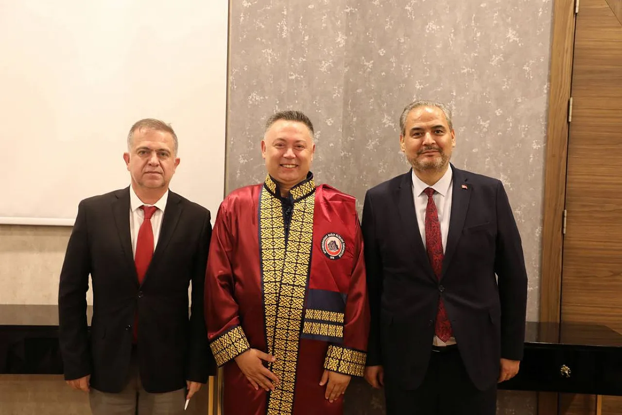 AFSÜ'de Yeni Kadrolara Atanan 11 Akademisyen Cübbe Giydi