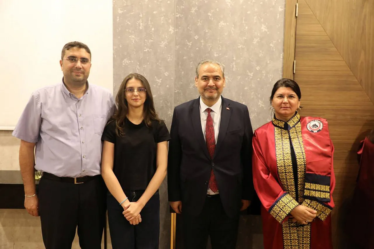 AFSÜ'de Yeni Kadrolara Atanan 11 Akademisyen Cübbe Giydi