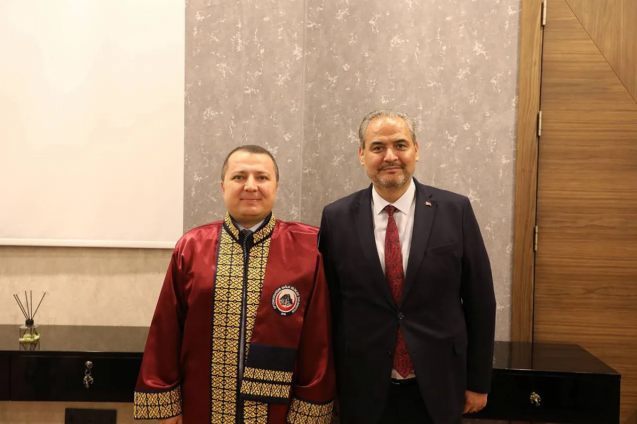 AFSÜ'de Yeni Kadrolara Atanan 11 Akademisyen Cübbe Giydi