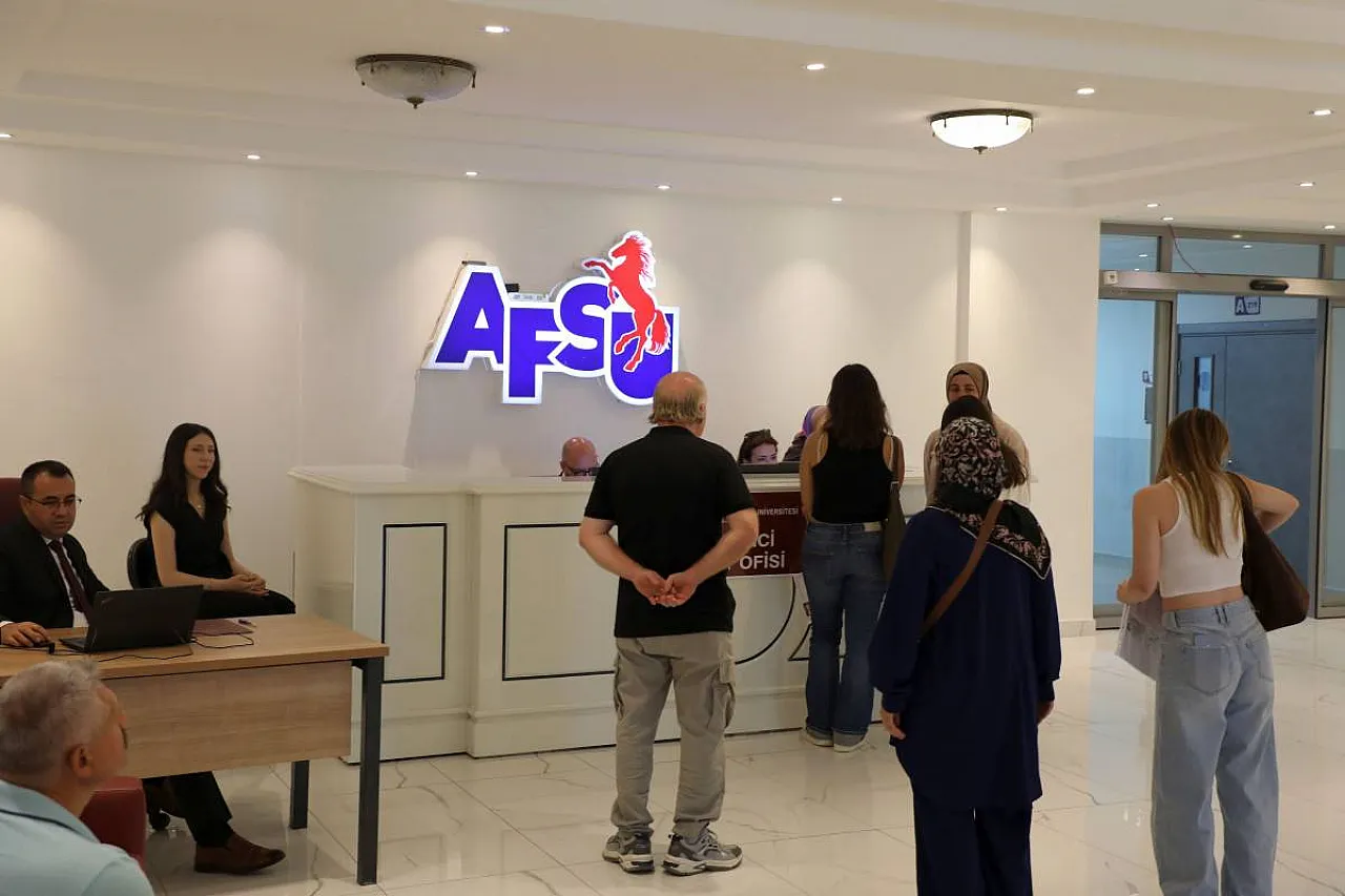 AFSÜ'nün Yeni 1349 Öğrenciden 996'sı Kaydedildi