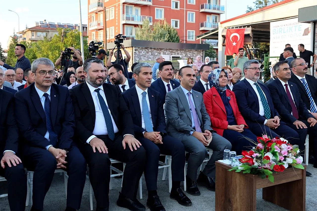 Bakan Kacır: Afyonkarahisar Kalkınmanın Öncü Şehirlerinden