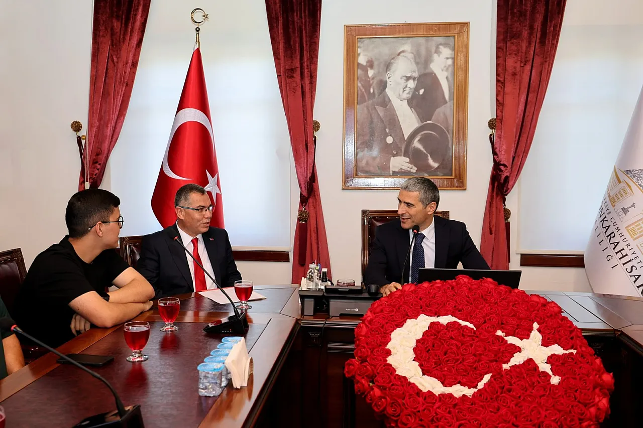 Başarılı Öğrencilere Vali Motivasyonu