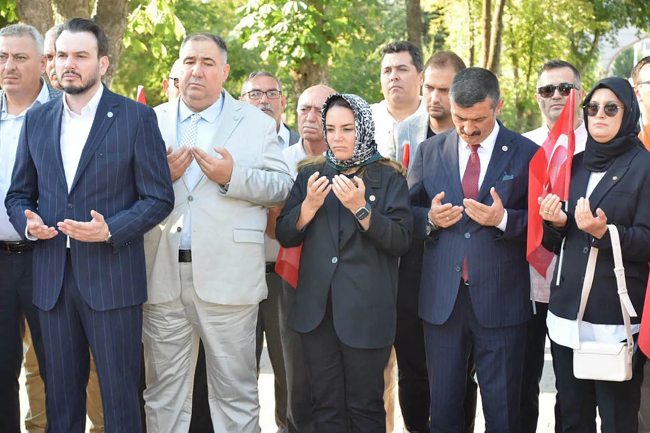 İYİ Parti'den Şehitlik Ziyareti