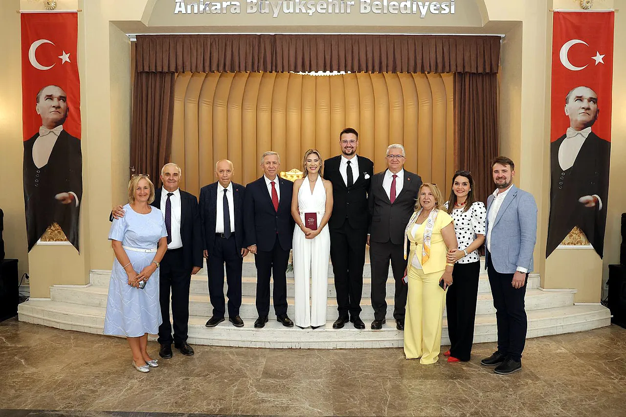 Nikah Şahitleri Dikkat Çekti! Afyon Siyasetinin Tanınan İsminin Kızı Dünyaevine Girdi