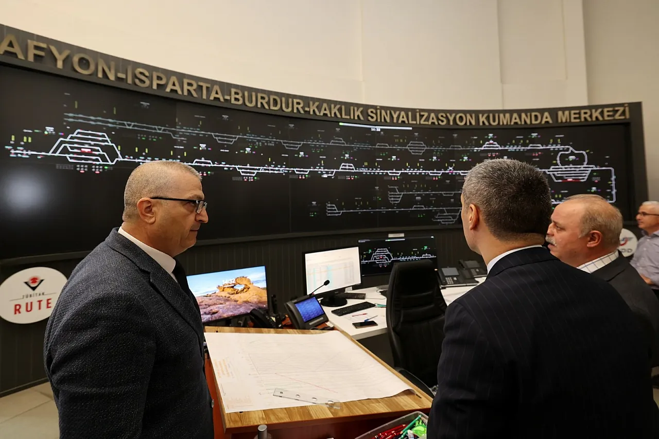 24 Saatlik Yolculuk Buradan Yönetiliyor! Vali Aktaş İnceledi