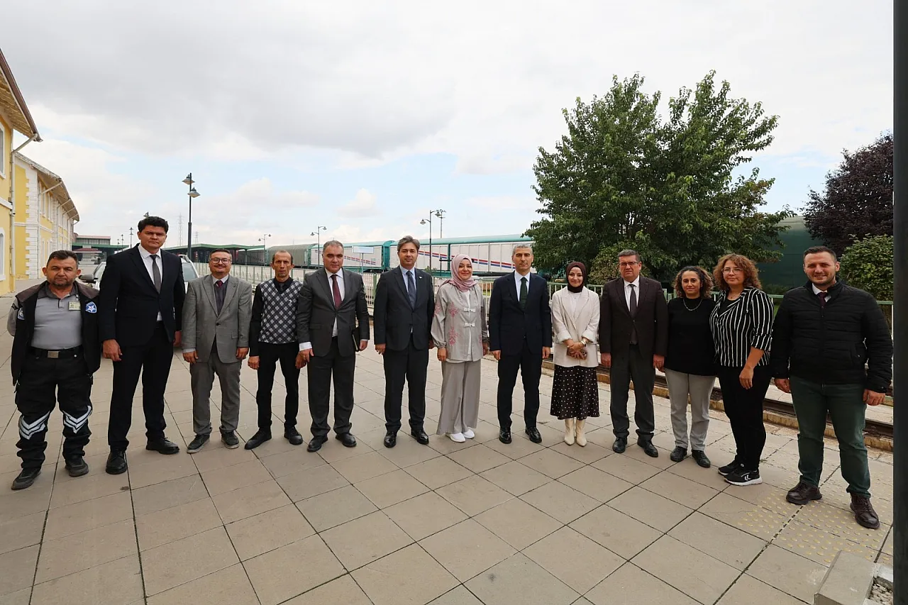 24 Saatlik Yolculuk Buradan Yönetiliyor! Vali Aktaş İnceledi