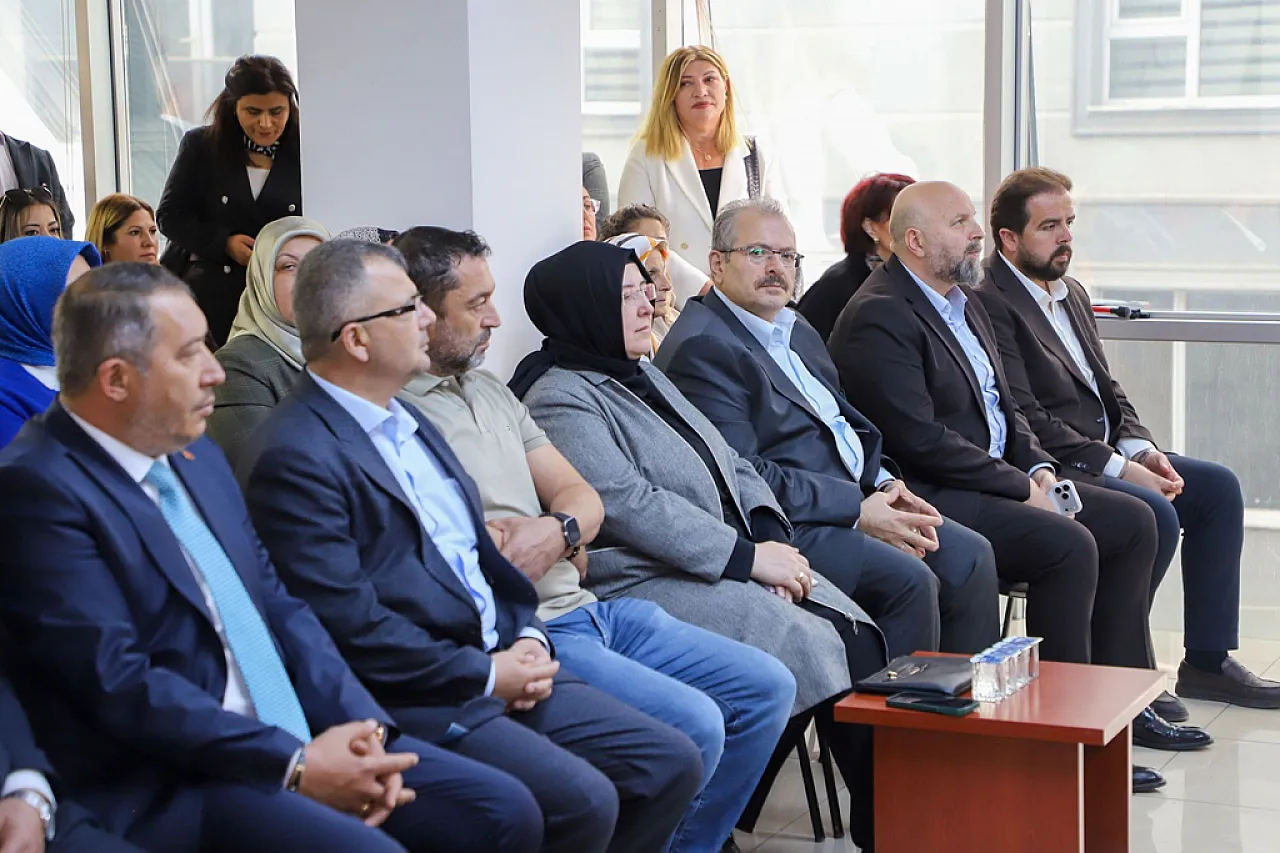 Onlar LGBT Destekçisi, Biz Bu Toprakların Mayasıyız