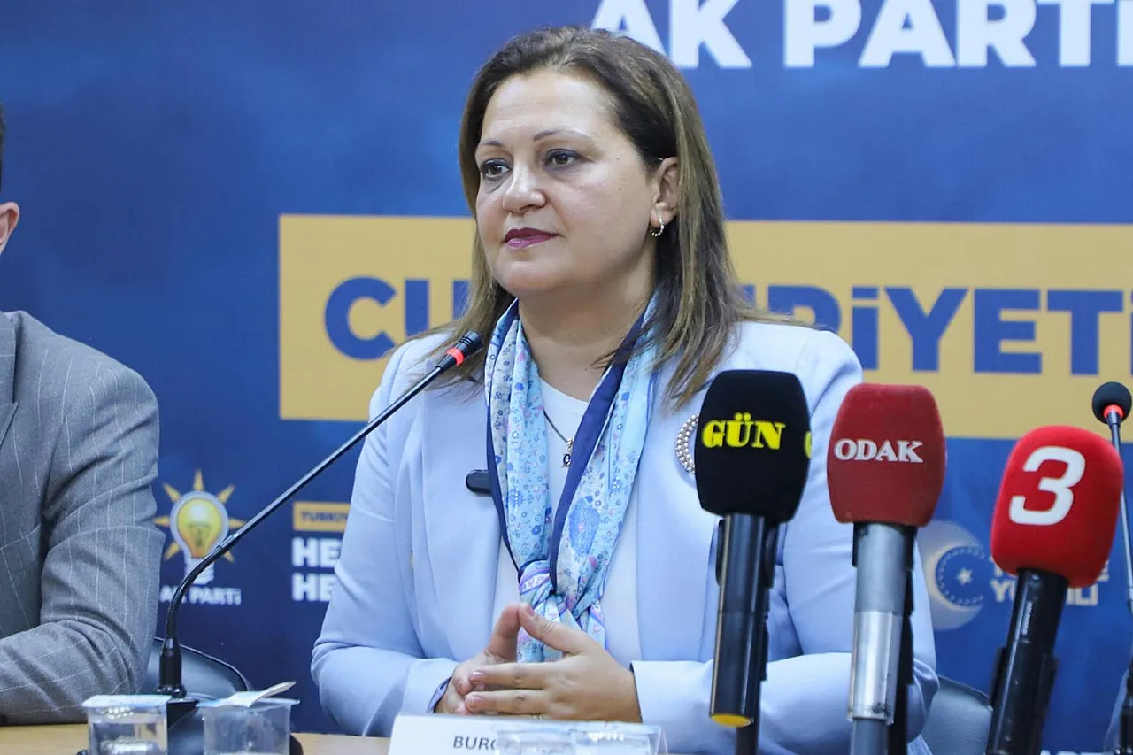 Afyon'da Siyaseti Karıştıran İddia! 'AK Parti Rozetini Taktı, CHP'nin Dizginini Bırakmıyor'