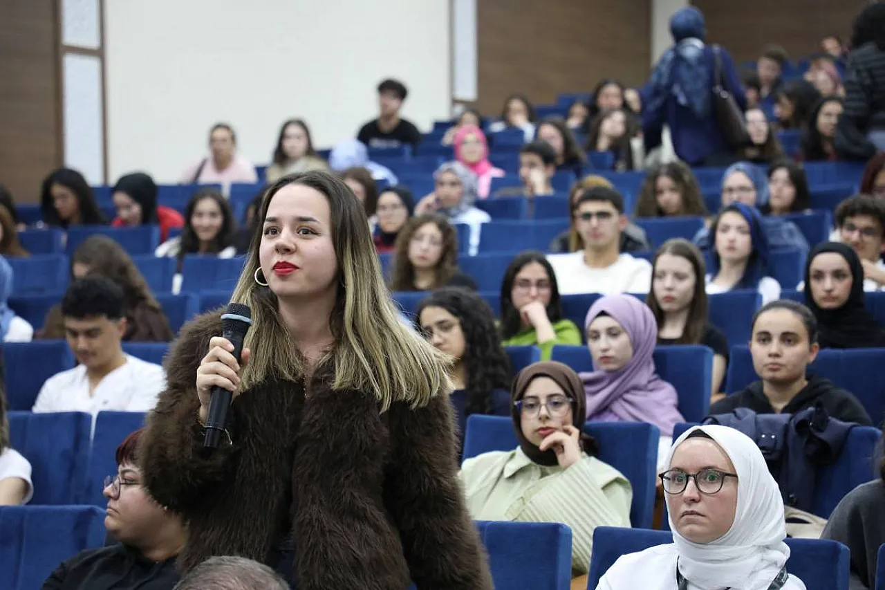 AFSÜ Öğrencileri Taleplerini Rektör'e İletti!