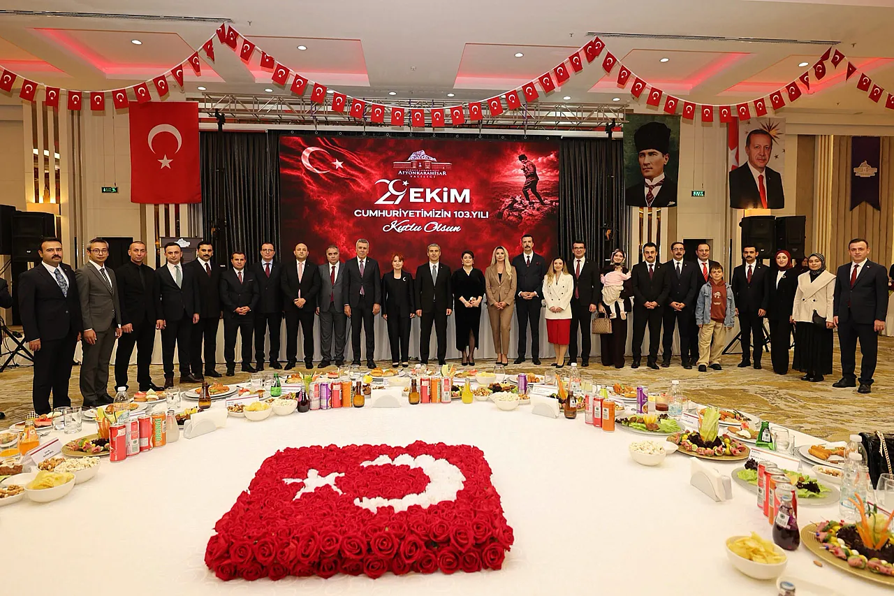 Cumhuriyet Resepsiyonu'nun Gözdeleri Gaziler ve Çocuklar