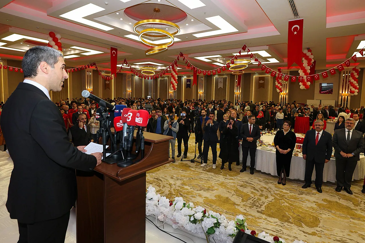 Cumhuriyet Resepsiyonu'nun Gözdeleri Gaziler ve Çocuklar