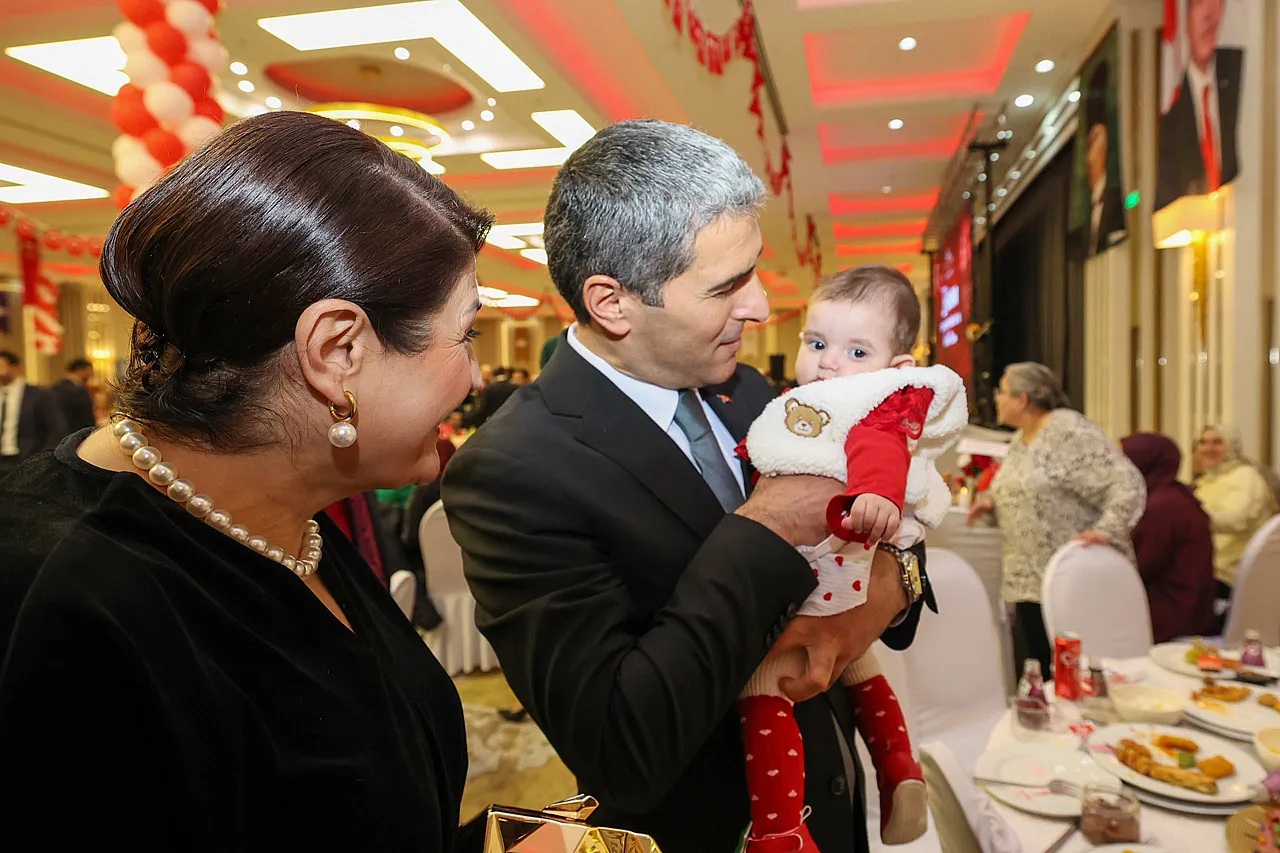 Cumhuriyet Resepsiyonu'nun Gözdeleri Gaziler ve Çocuklar