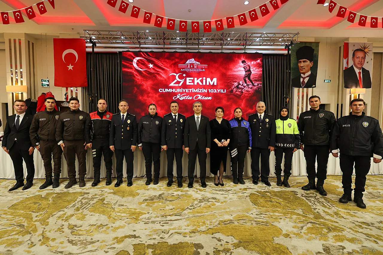 Cumhuriyet Resepsiyonu'nun Gözdeleri Gaziler ve Çocuklar
