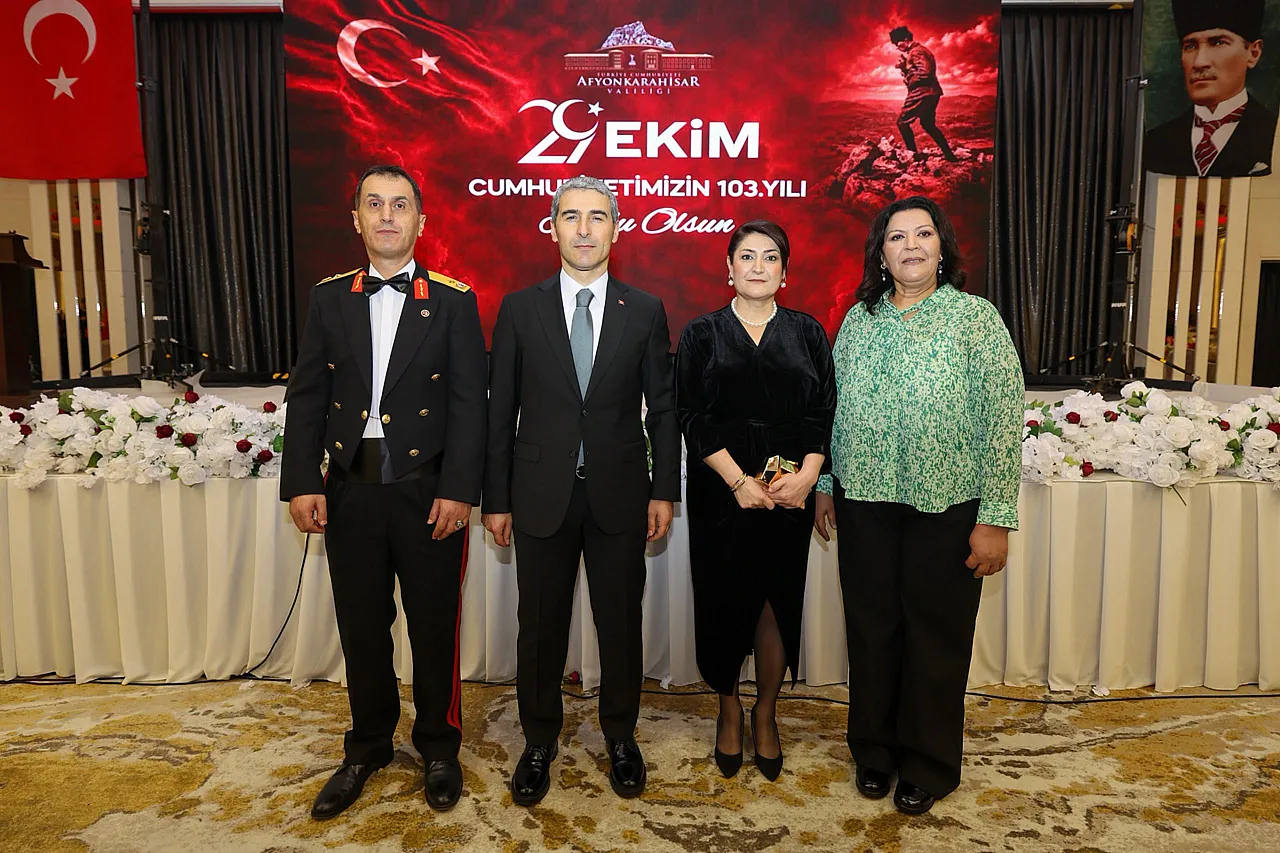 Cumhuriyet Resepsiyonu'nun Gözdeleri Gaziler ve Çocuklar