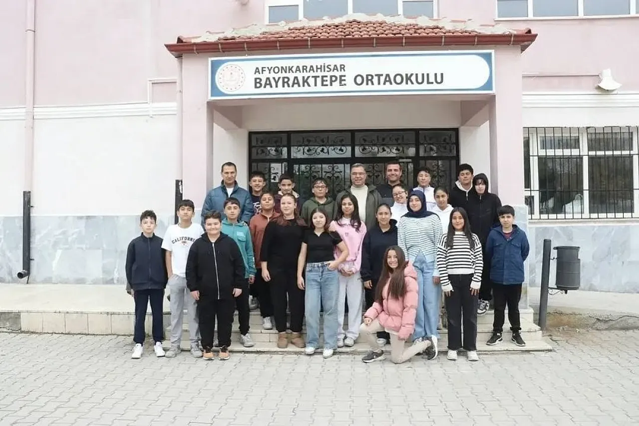 Öğrenciler Ders Başındaydı, İl Müdürü Sınıfa Girdi!