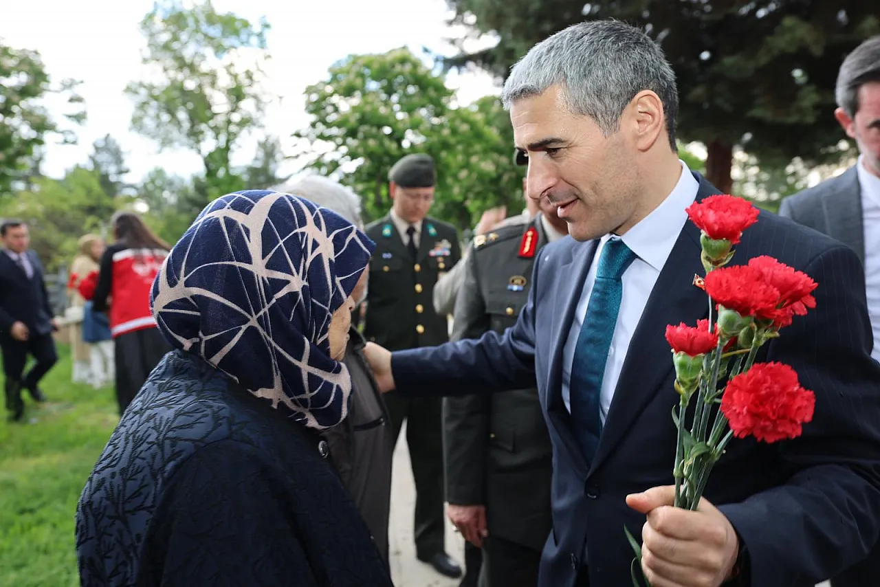 Aziz Şehitlerimize Bayram Öncesi Ziyaret