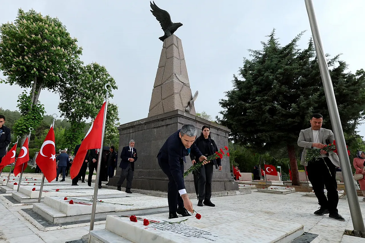 Aziz Şehitlerimize Bayram Öncesi Ziyaret