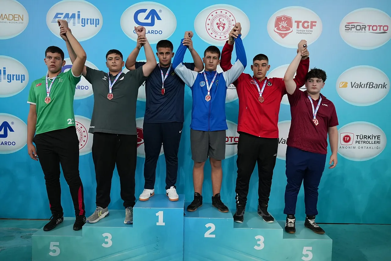 Madalyalar Yağmur Olup Yağdı