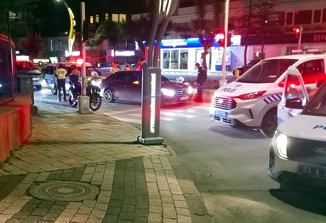 'Dur' İhtarına Uymadılar, Şehir Merkezinde Nefes Nefese Kovalamaca