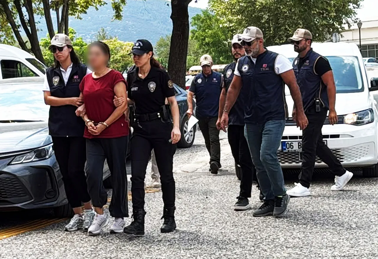 Darbeci FETÖ'cü Burkay Karatepe'nin Ablası Adliyeye Sevk Edildi