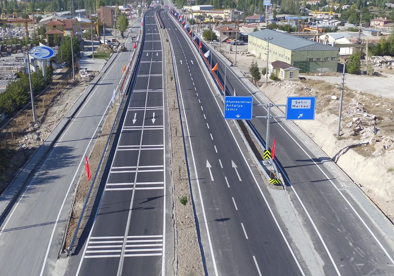 Afyon'un Bu Kavşağında Günde 14 Bin Araç Yol Alıyor