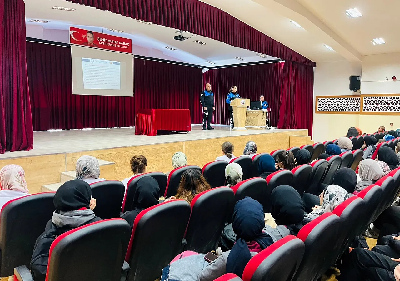 Afyon'da Polisten Öğrencilere Güvenlik Eğitimi