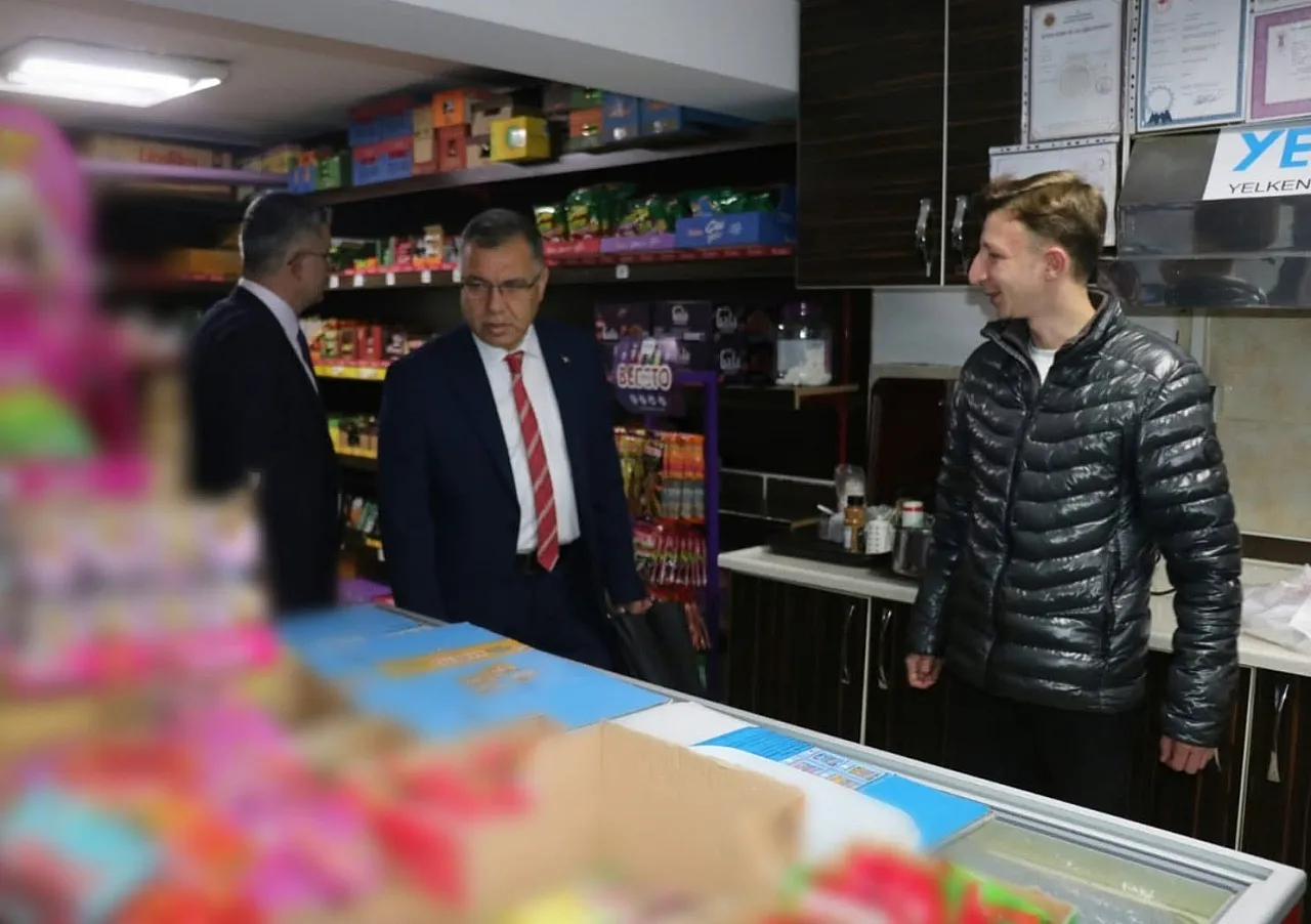 Afyonkarahisar'da Okul Sıralarında Samimi Buluşma