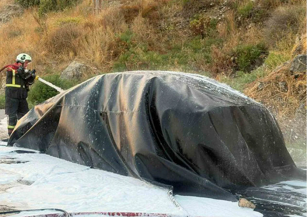 Yanan Elektrikli Otomobil 12 Saatte Söndürülebildi. Su İle Müdahale Söndürmeye Yetmiyor