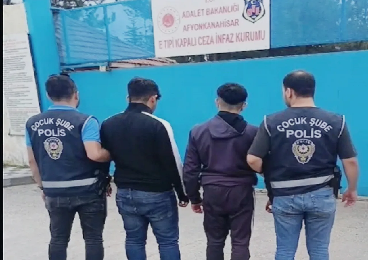 Afyon'da Otomobil Fareleri Polisten Kaçamadı