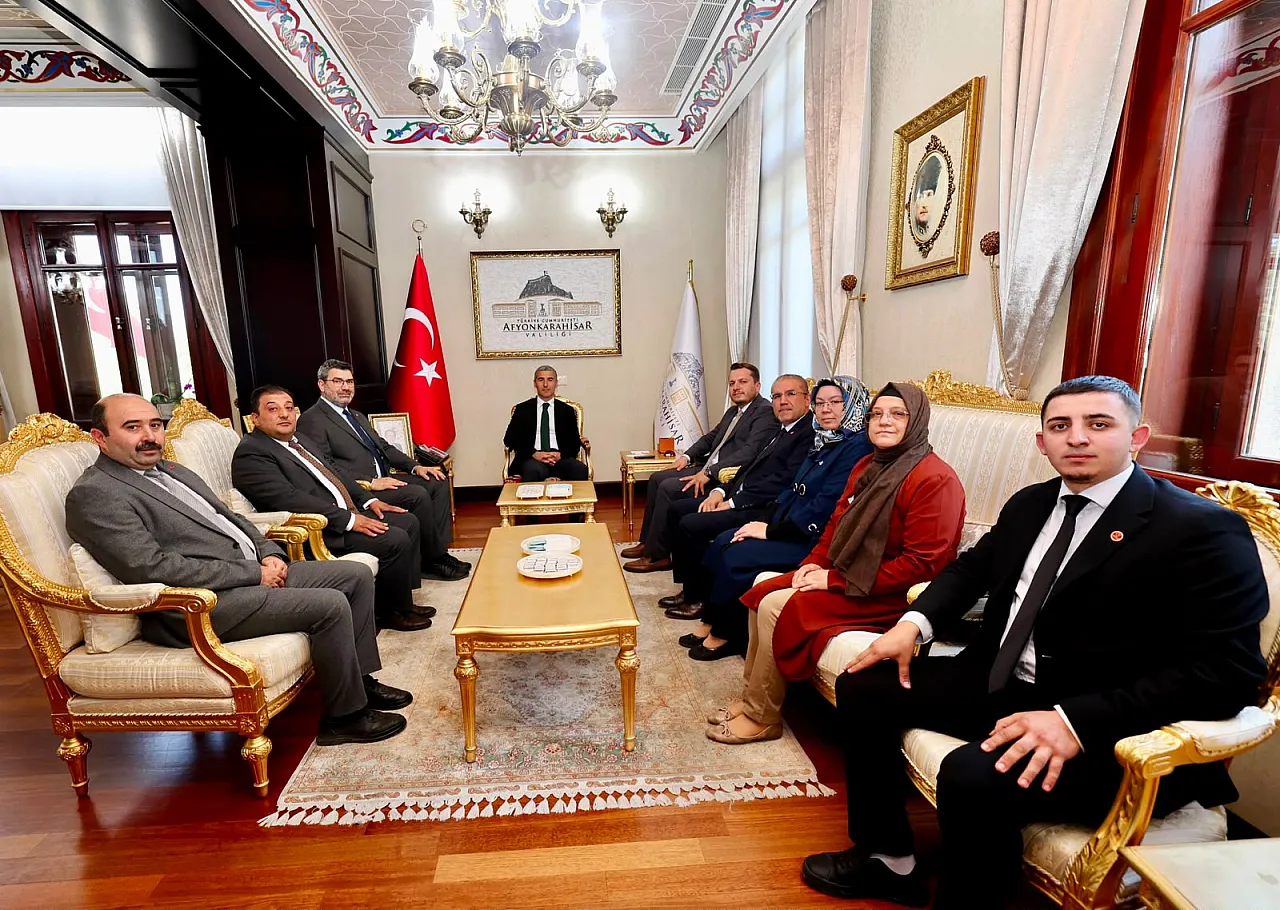 Saadet'ten 25. Yıla Özel Vali Aktaş Adına Fidan Jesti