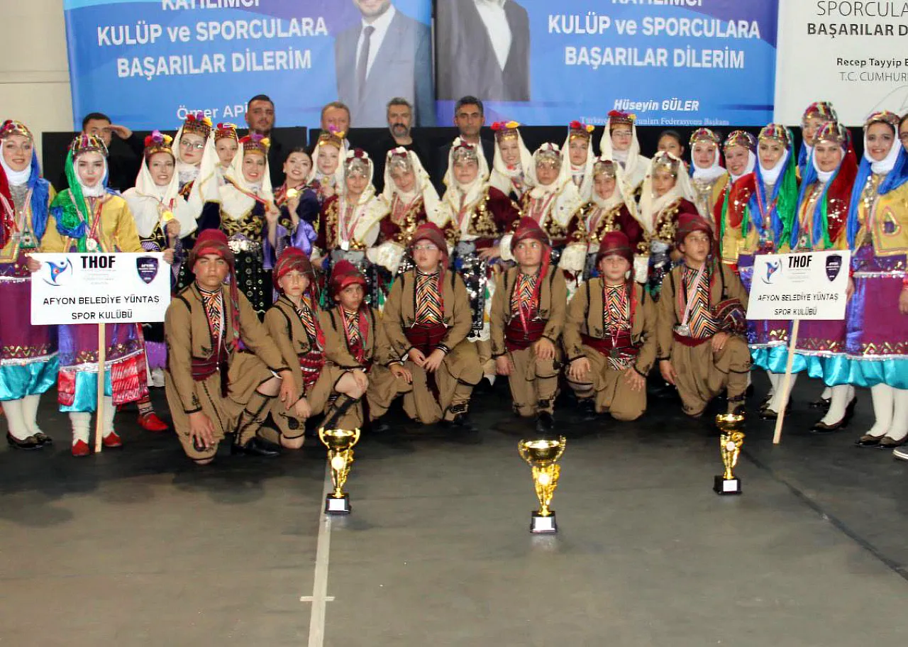 Afyon'un Halk Oyunları Ekipleri Türkiye Şampiyonası Biletini Aldı