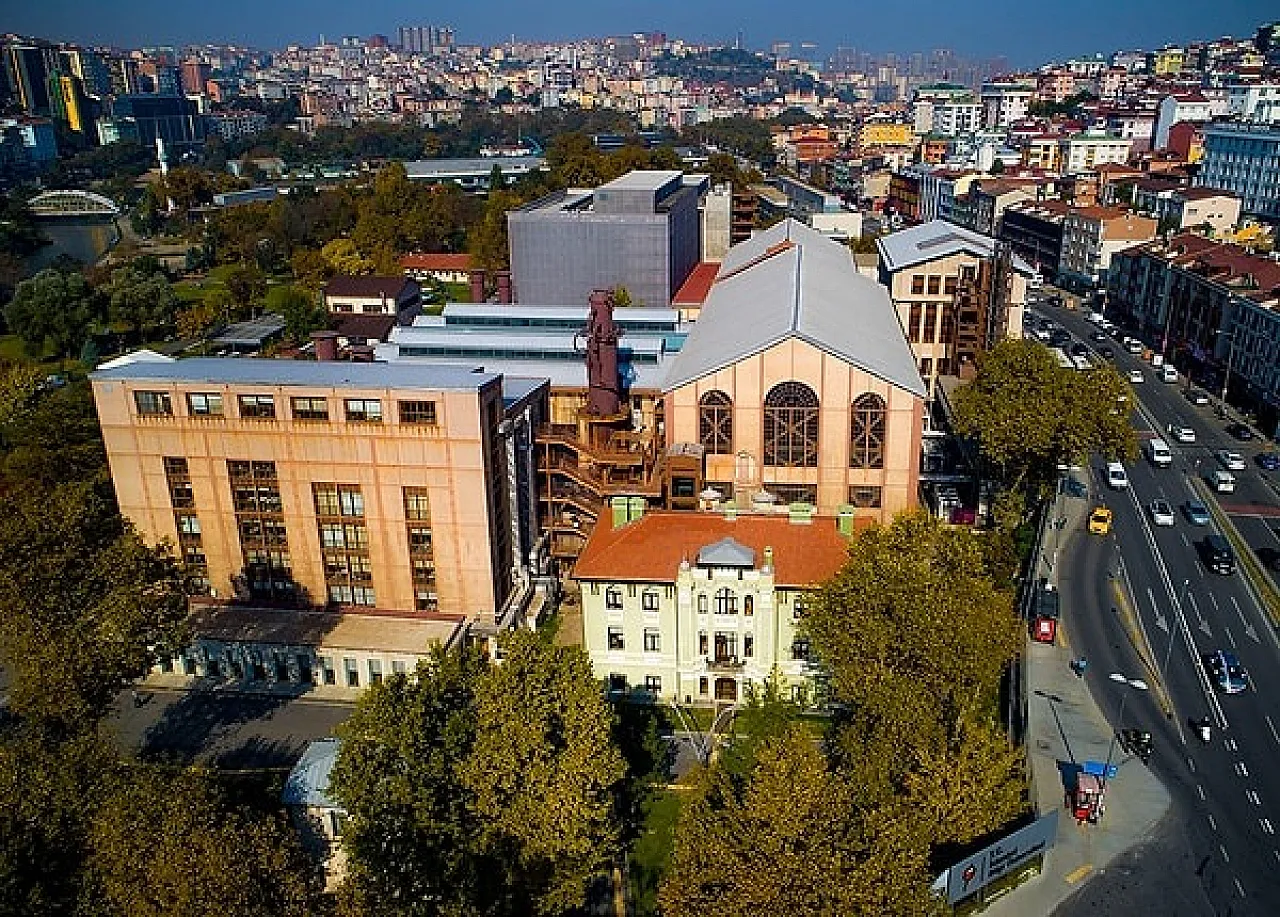 Soros'la Özdeşleşen Bilgi Üniversitesi Kapatıldı