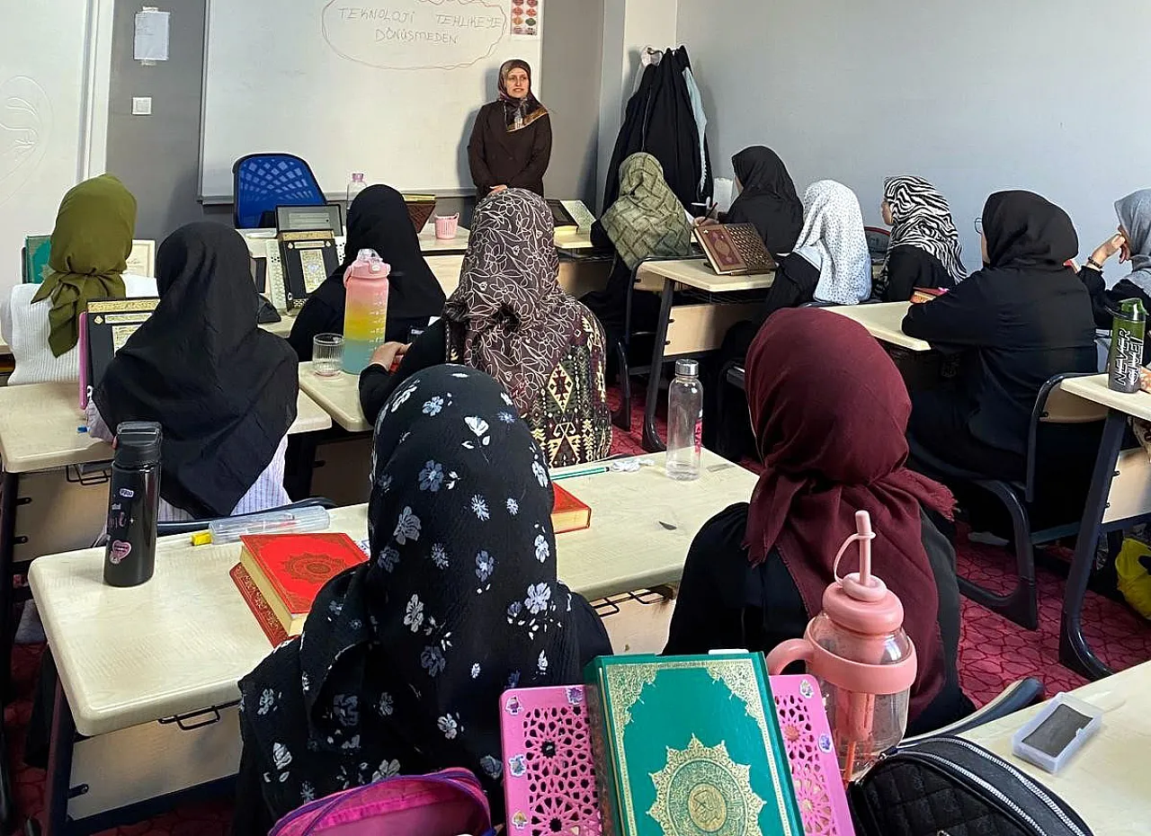 Dijital Tehlike Kapıda: Afyon'da Öğrencilere Özel Eğitim