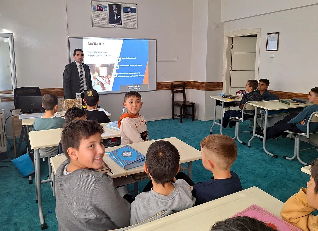 Afyon'da Gençler Uyarıldı: Bir Tıkla Hayatını Kontrol Etme!