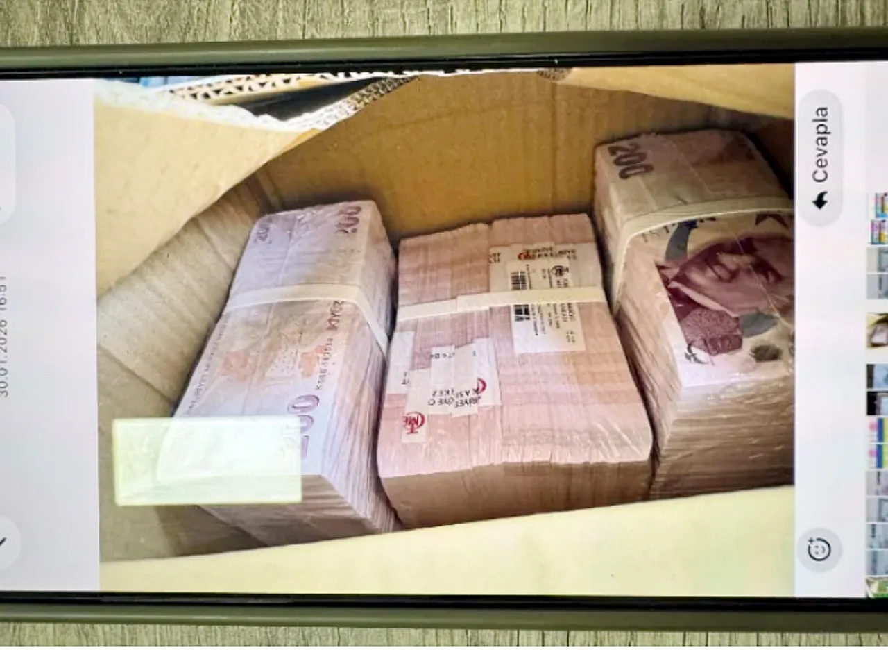 Baklava Kutusundan Sonra Bardak Kolisi