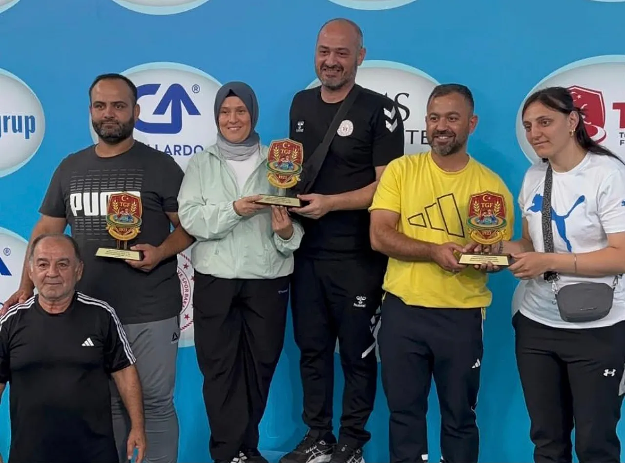 Madalyalar Yağmur Olup Yağdı