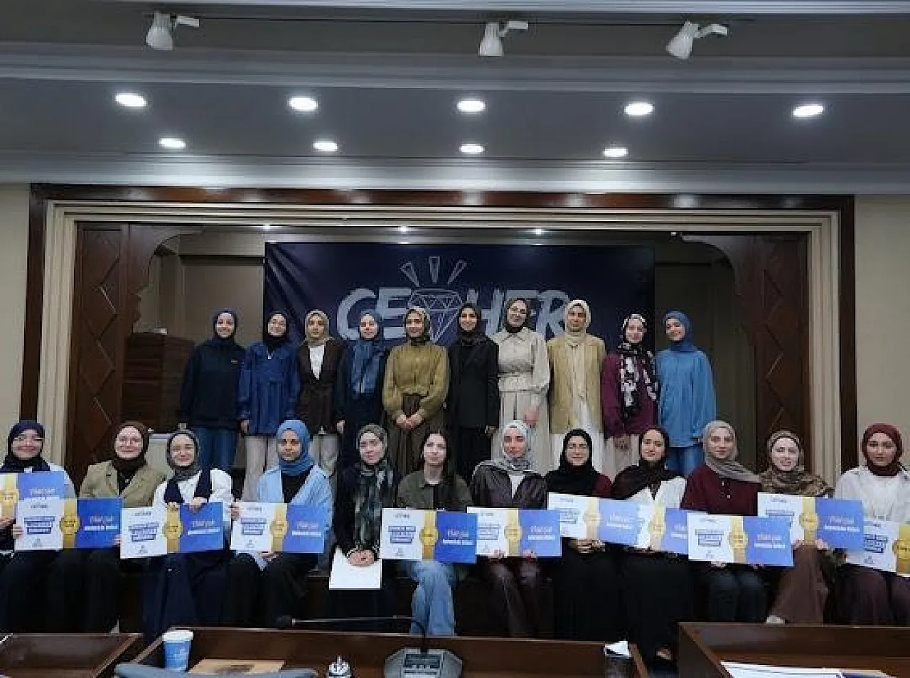 Münazara Yarışmasının Türkiye Birincisi Afyon Ekibi Oldu