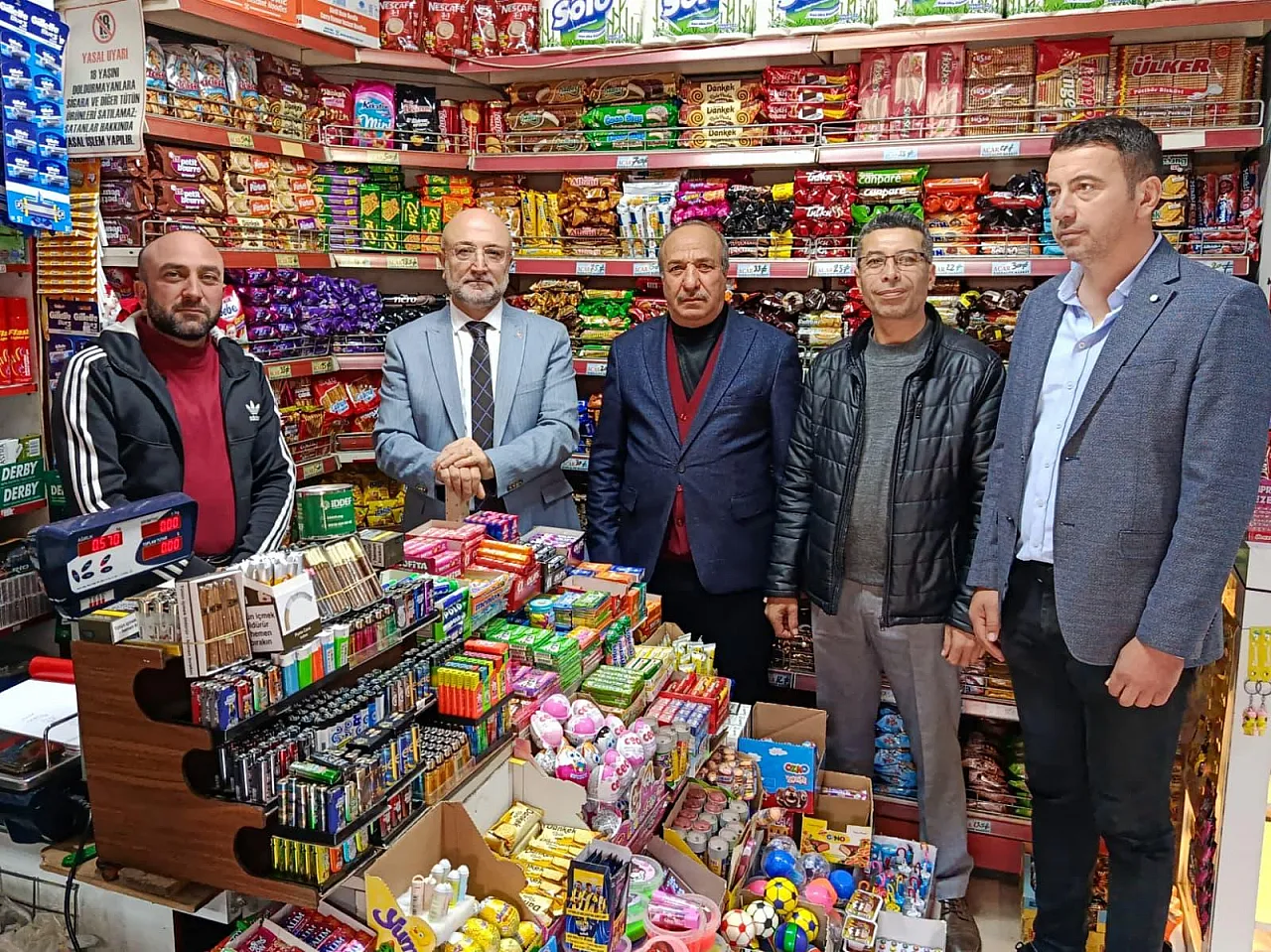 Afyon'da Mahalle Bakkallarında Borçlar Silindi, Yüzler Güldü