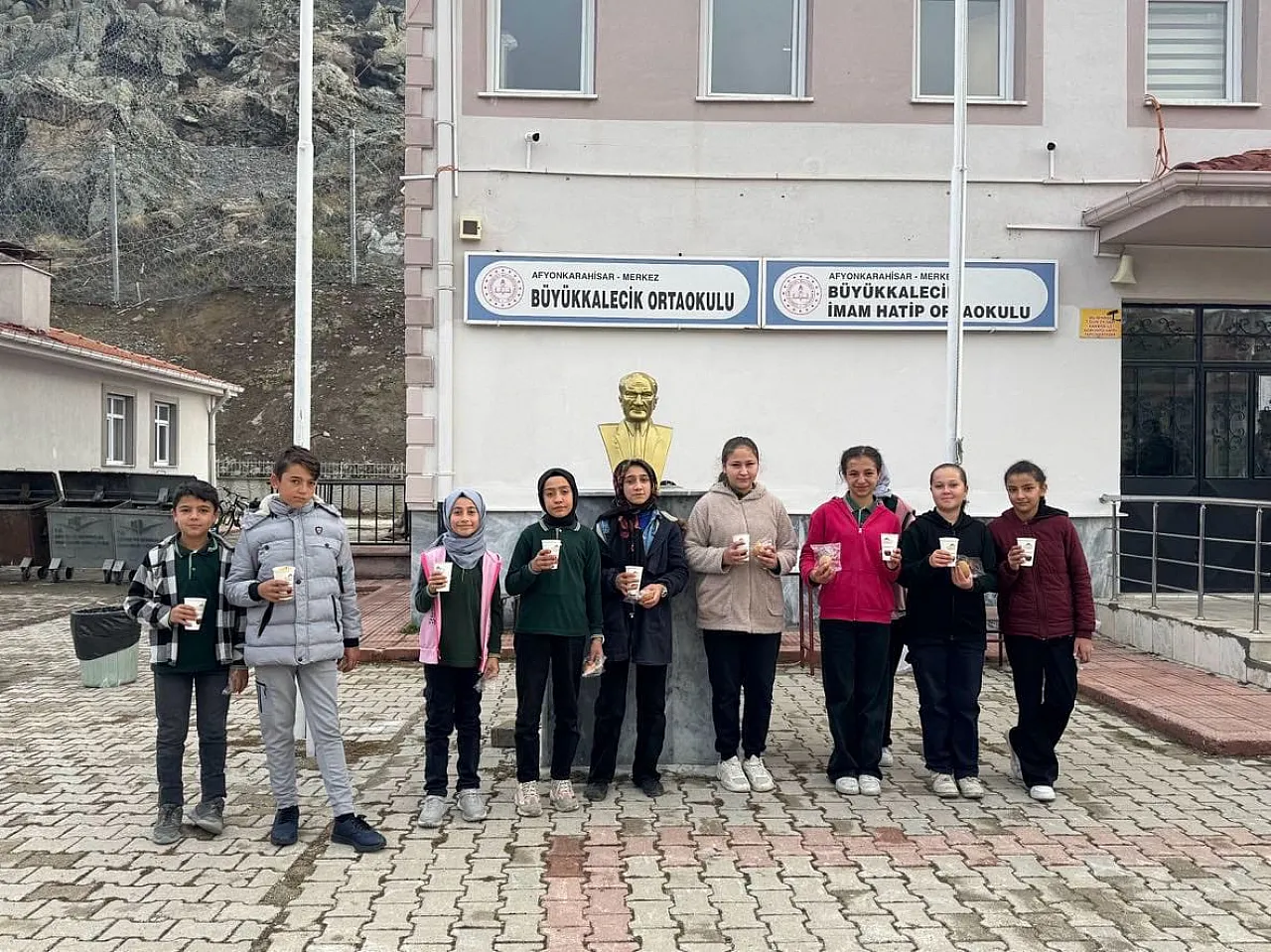 Afyon'da Valilik Desteğiyle Haftada 22 Bin Öğrenciye Sıcak Çorba