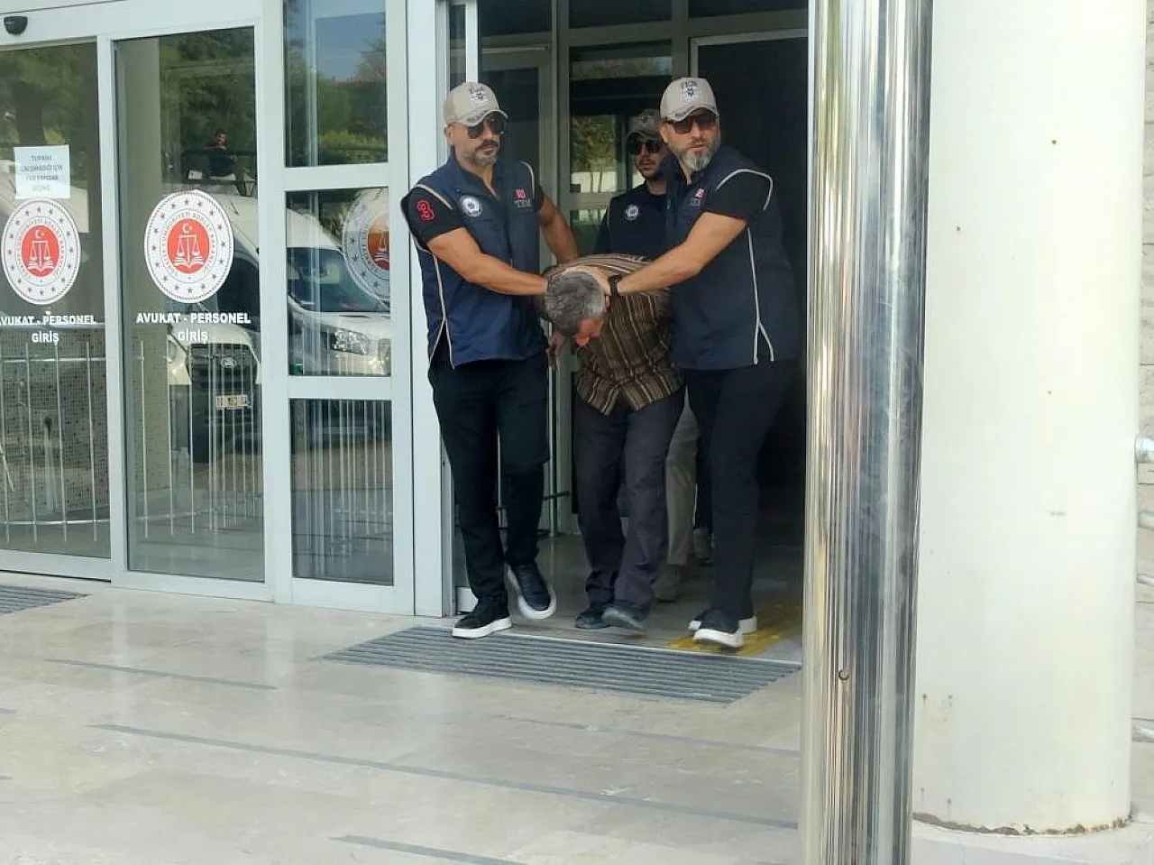 Suikastçi FETÖ'cü Burkay Karatepe'ye Yardım Eden 10 Kişi Yakalandı