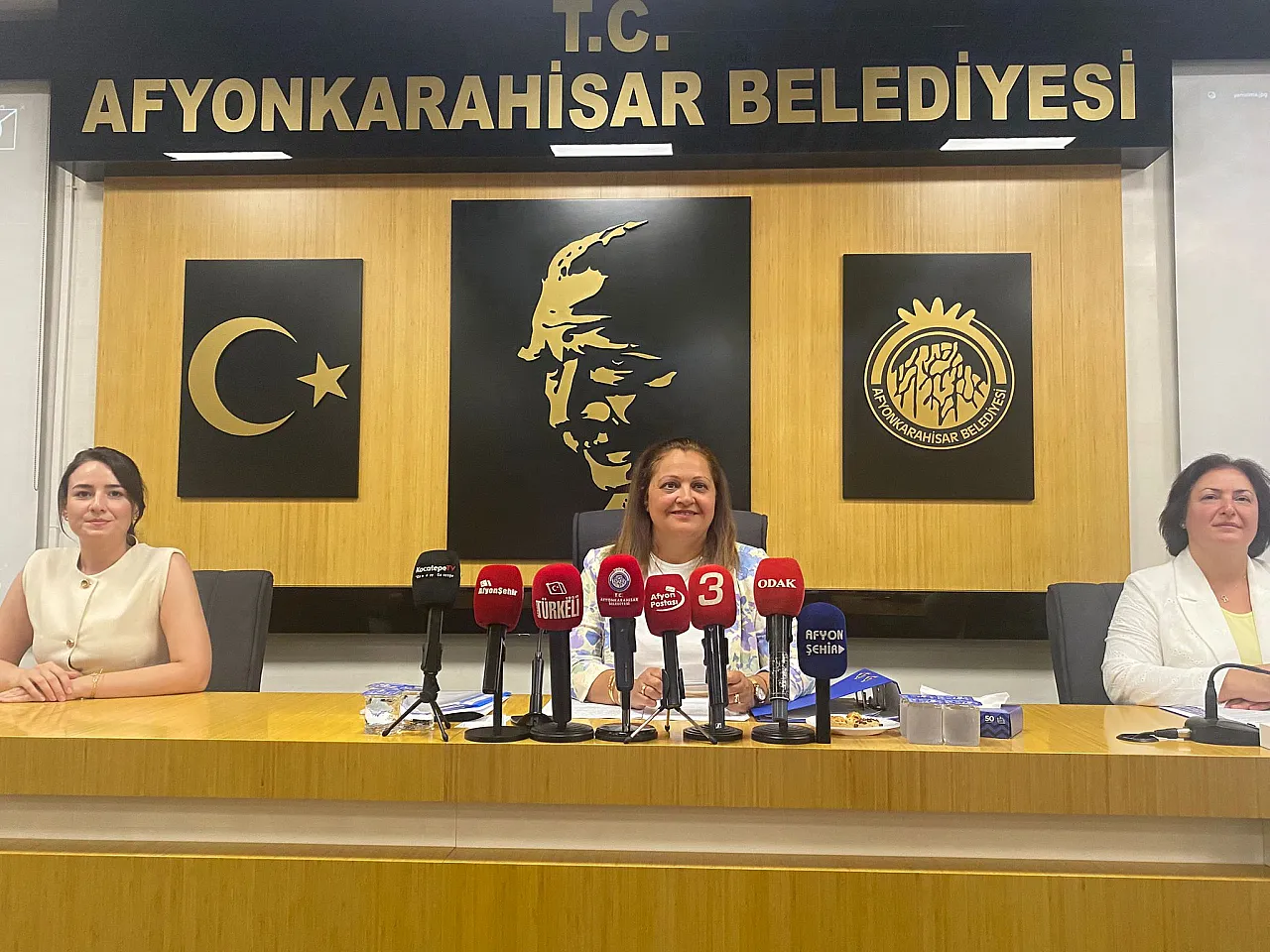 Afyon'da Mahalleler Temizlikten Şikâyetçi, Mecliste Dil Krizi Çıktı