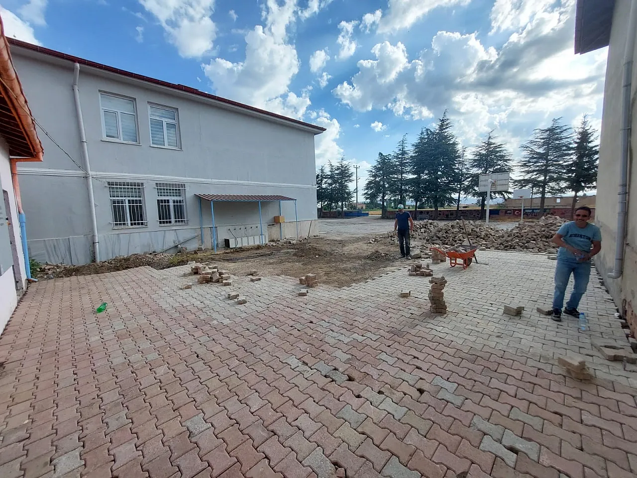 Okul İdareci Ve Çalışanlarından Örnek Davranış