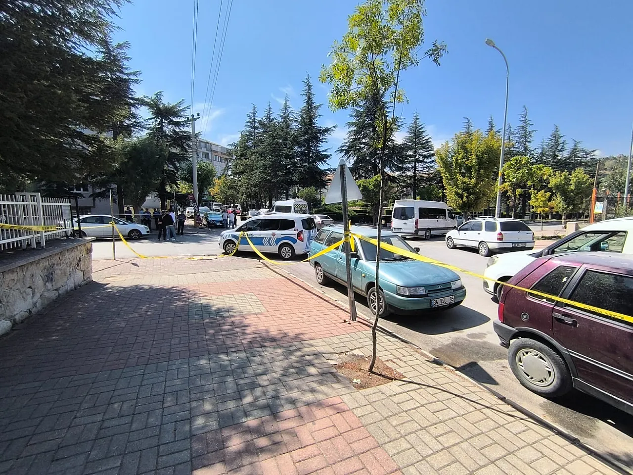 Afyon'da Parkta Dehşet: Eşini, Kayınvalidesini Ve Baldızını Vurdu!